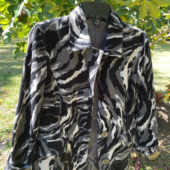 Coat - Picture 2 of 3